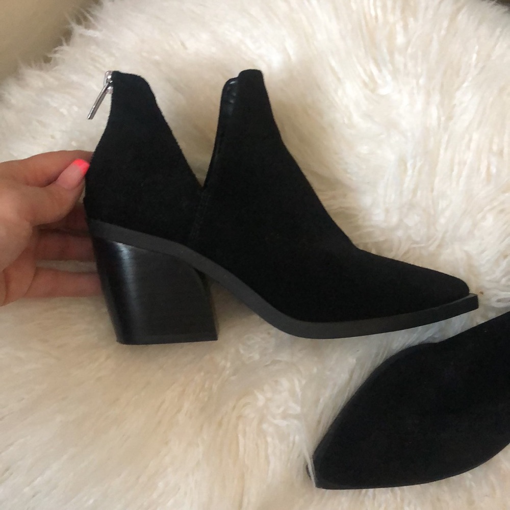 VINCE CAMUTO GWELONA Black Genuine Suede BOOTIES - Picture 6 of 13